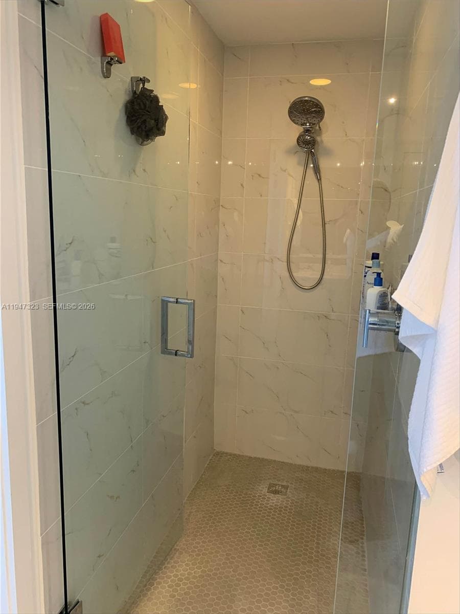 16385 Biscayne Blvd # 1417, North Miami Beach FL 33160 — 15