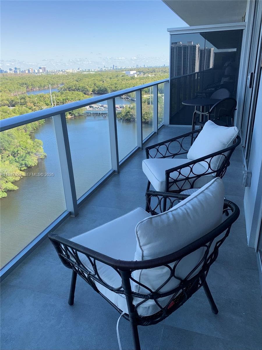 16385 Biscayne Blvd # 1417, North Miami Beach FL 33160 — 8