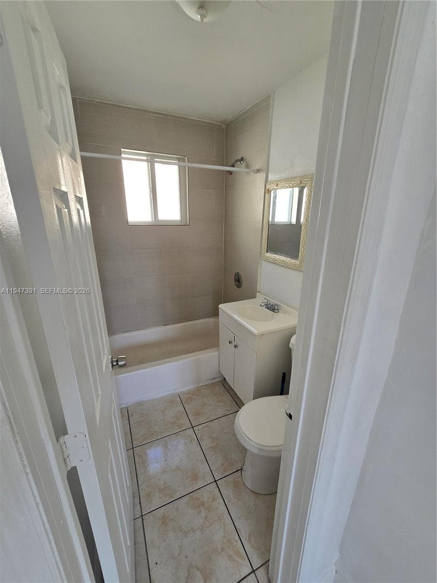 535 NW 7th St # 10, Miami FL 33136 — 13