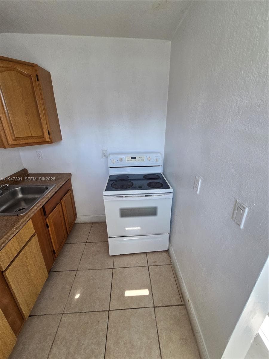 535 NW 7th St # 10, Miami FL 33136 — 3