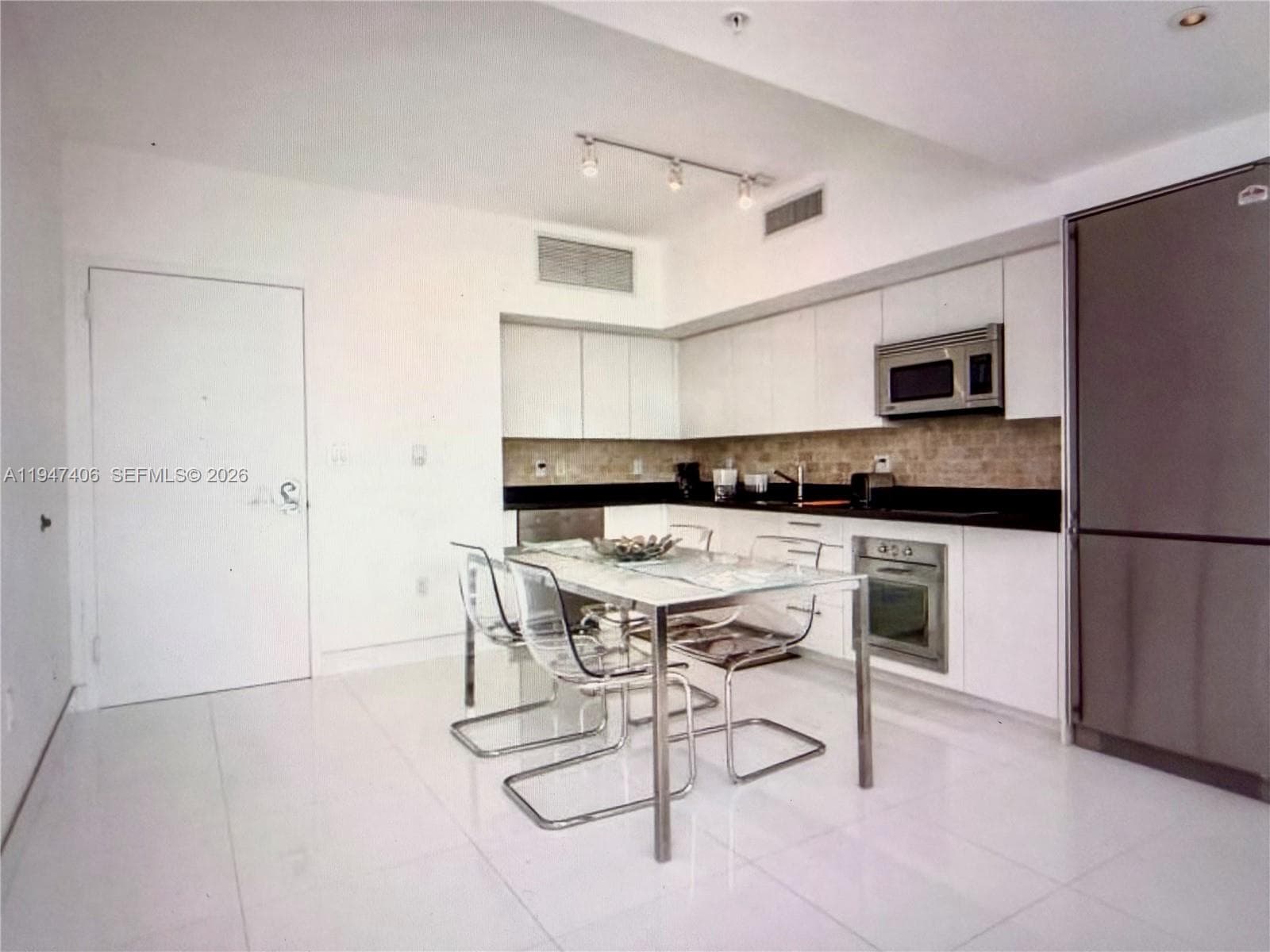 92 SW 3rd St # 4309, Miami FL 33130 — 3