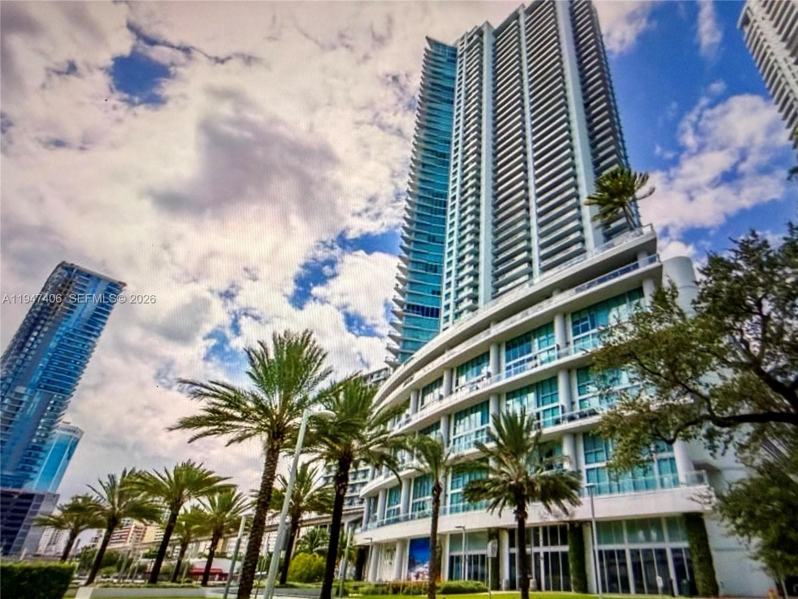 92 SW 3rd St # 4309, Miami FL 33130 — 10