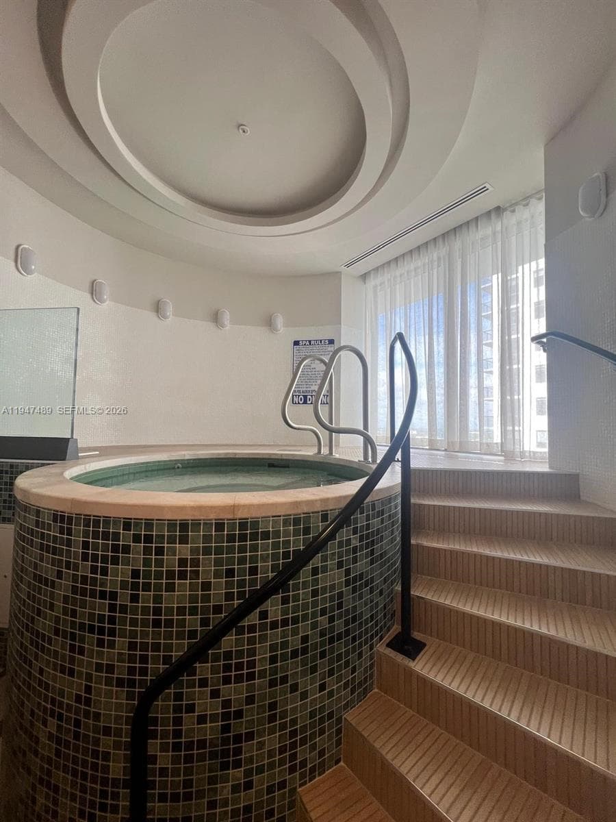 11 NE 6 ST # 814, Miami FL 33132 — 23