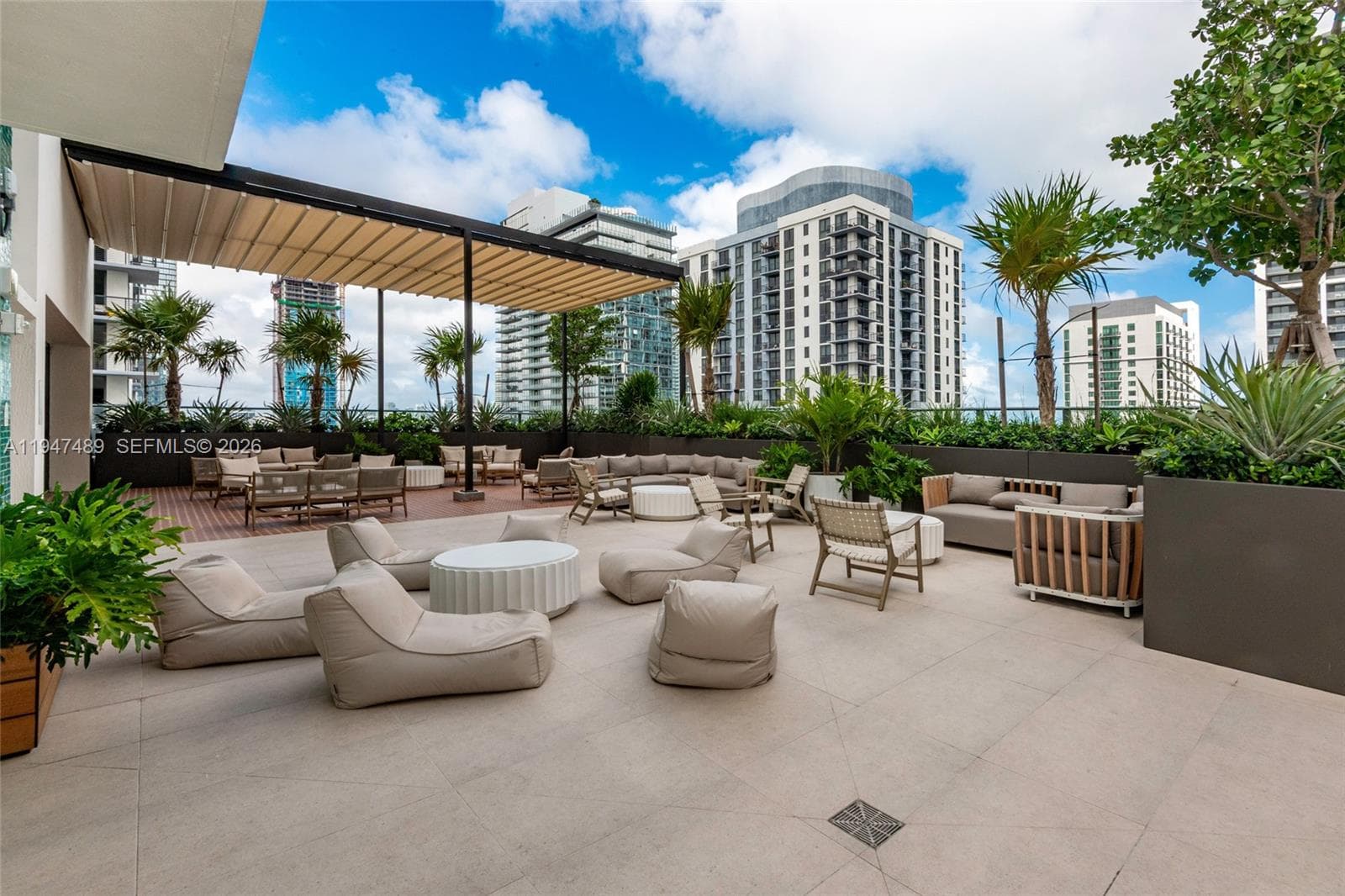 11 NE 6 ST # 814, Miami FL 33132 — 3