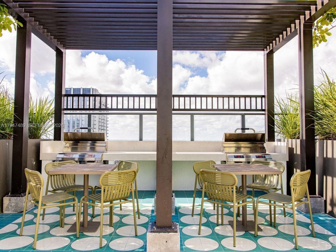 11 NE 6 ST # 814, Miami FL 33132 — 5
