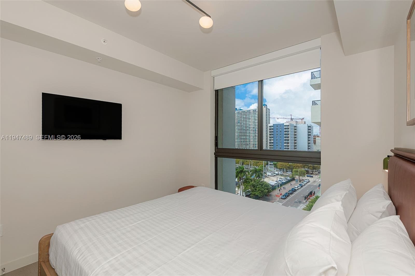 11 NE 6 ST # 814, Miami FL 33132 — 45
