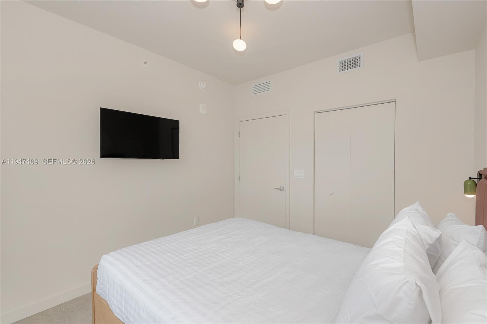 11 NE 6 ST # 814, Miami FL 33132 — 54