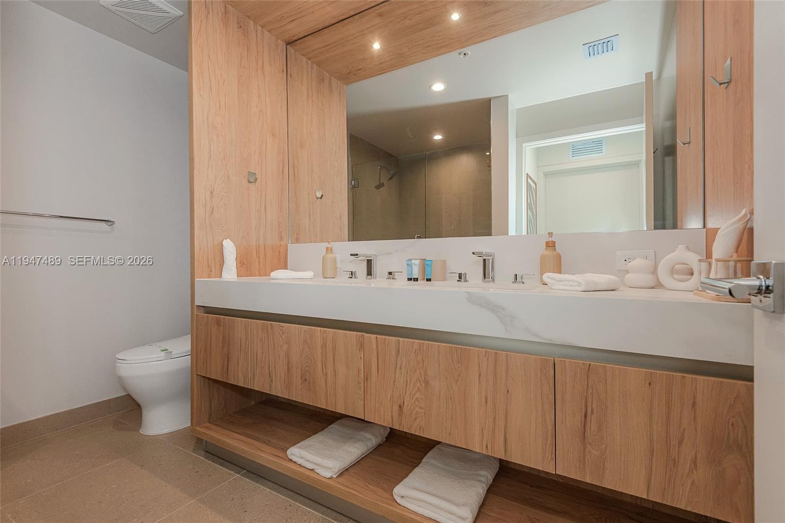 11 NE 6 ST # 814, Miami FL 33132 — 48