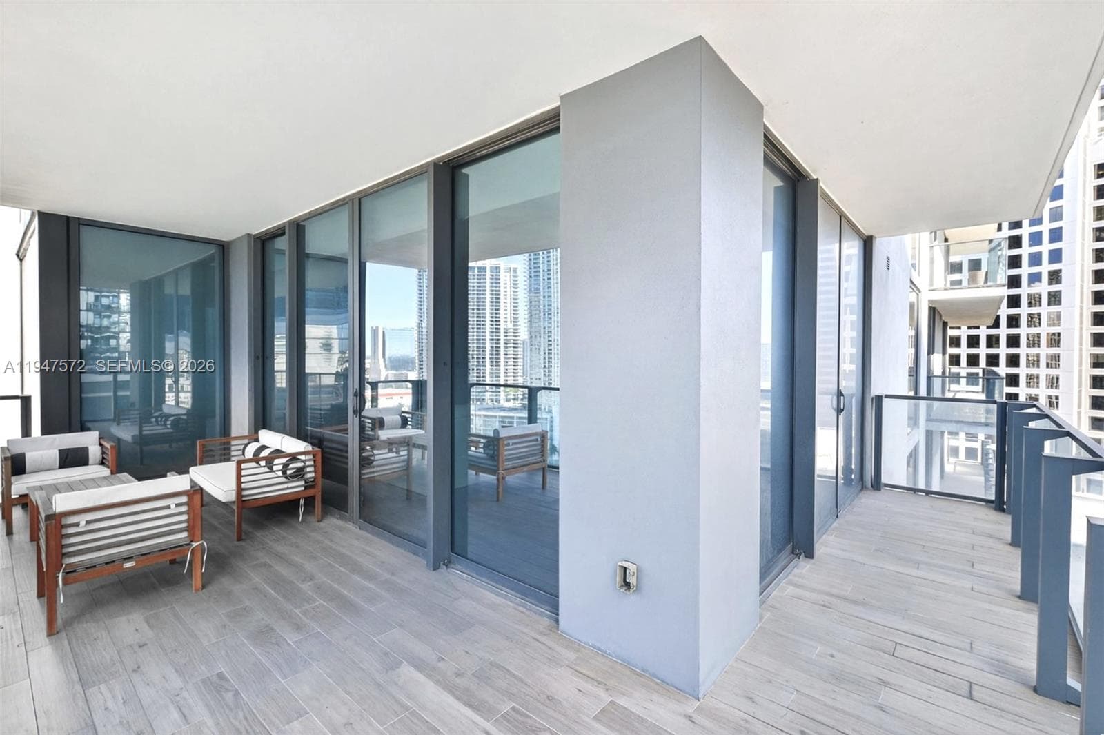 68 SE 6th St # 1702, Miami FL 33131 — 23