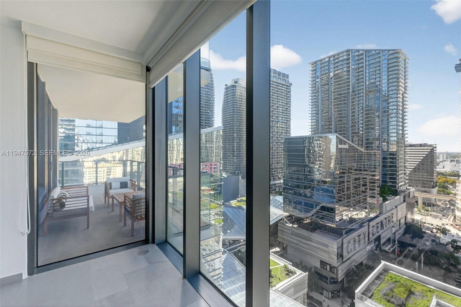 68 SE 6th St # 1702, Miami FL 33131 — 16