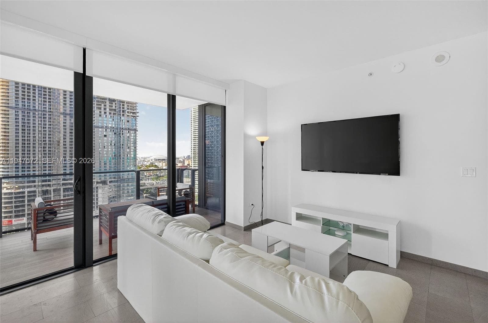68 SE 6th St # 1702, Miami FL 33131 — 12