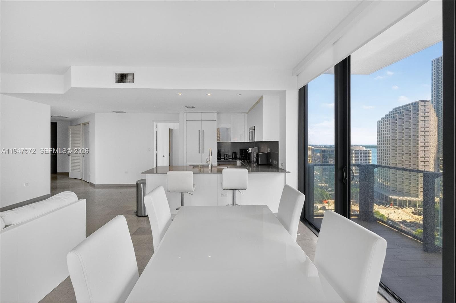 68 SE 6th St # 1702, Miami FL 33131 — 10