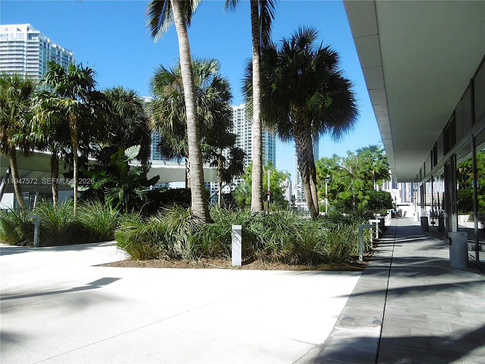 68 SE 6th St # 1702, Miami FL 33131 — 39