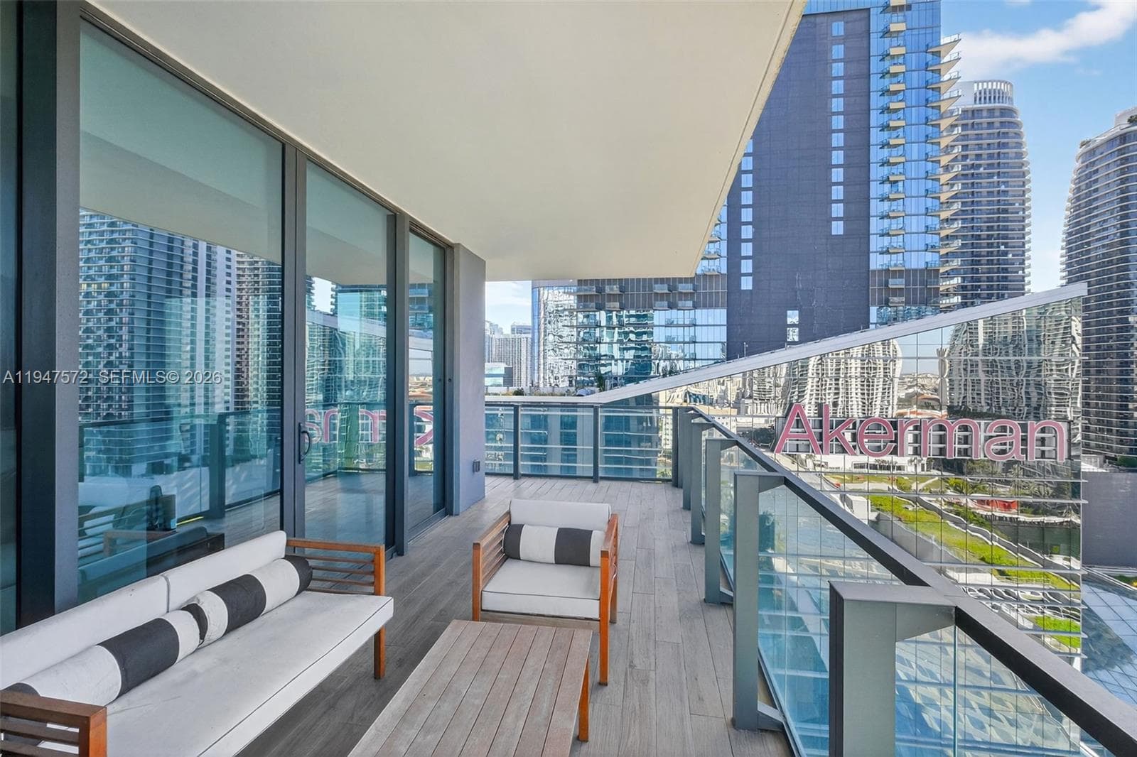 68 SE 6th St # 1702, Miami FL 33131 — 21