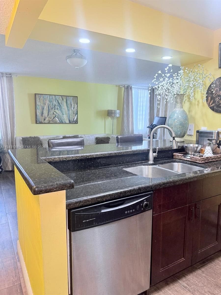 800 N Miami Ave # 609, Miami FL 33136 — 30