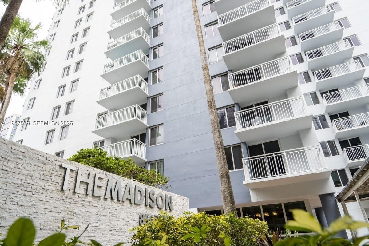 800 N Miami Ave # 609, Miami FL 33136 — 58