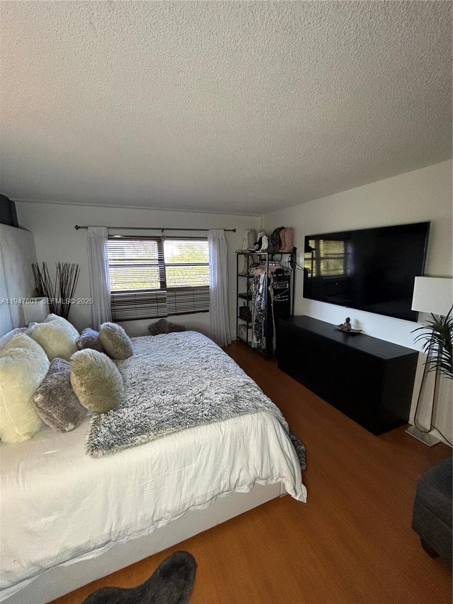 800 NE 195th St # 409, Miami FL 33179 — 24