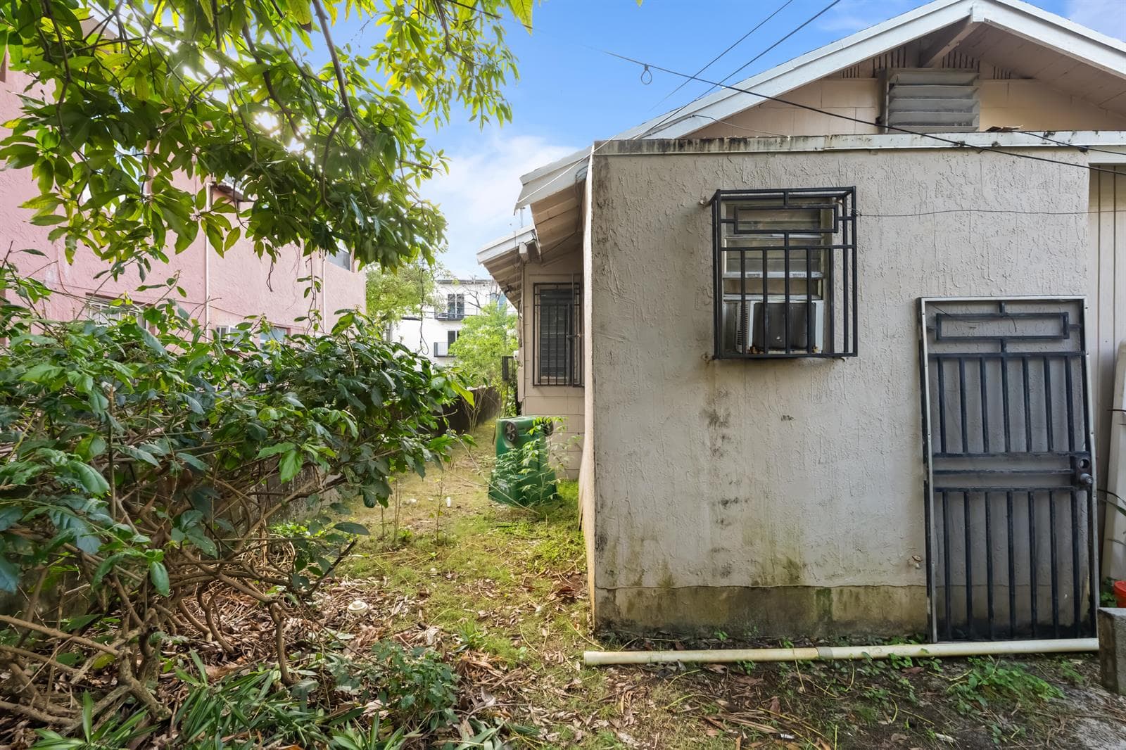 8111 NE 1st Avenue, Miami FL 33138 — 16