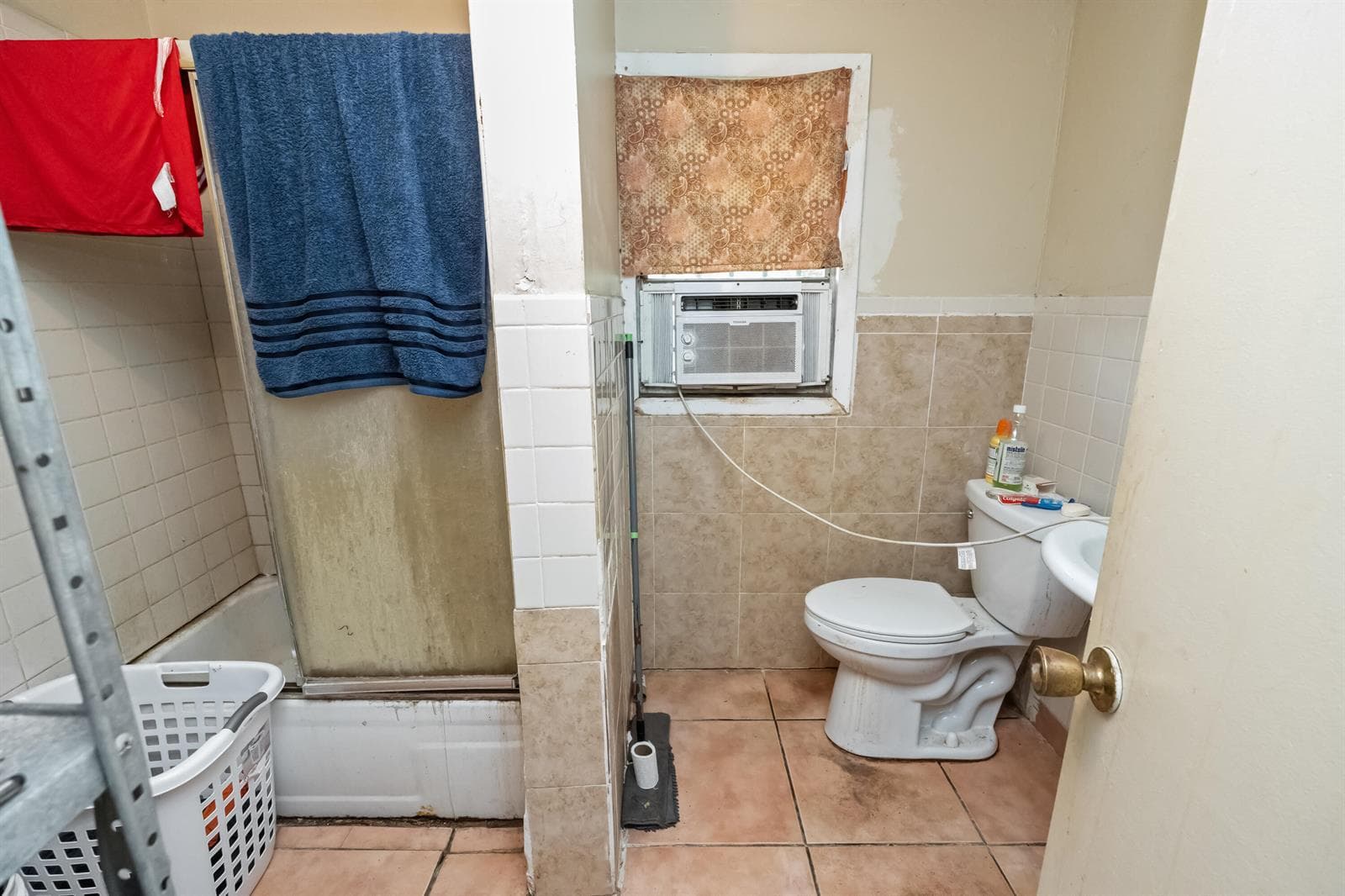 8111 NE 1st Avenue, Miami FL 33138 — 24