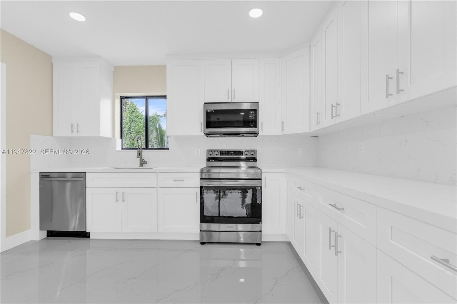 141 NE 122nd St, North Miami FL 33161 — 13