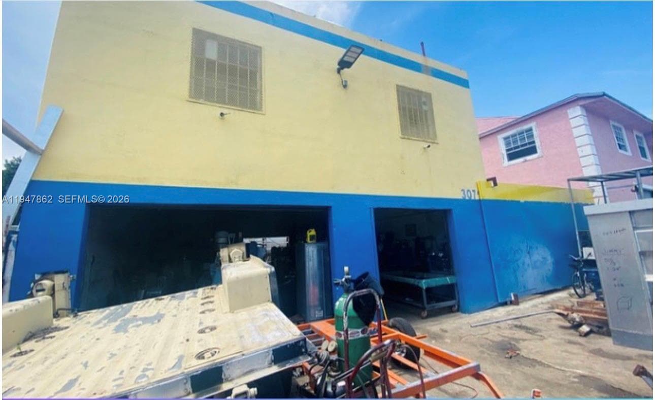 3071 NW 54th St, Miami FL 33142 — 2