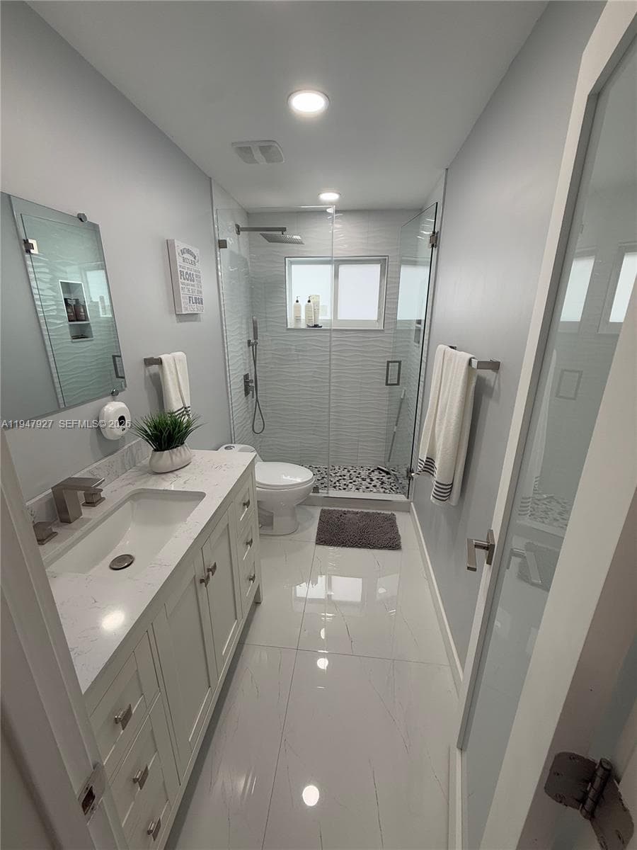 380 W 41st St, Hialeah FL 33012 — 13
