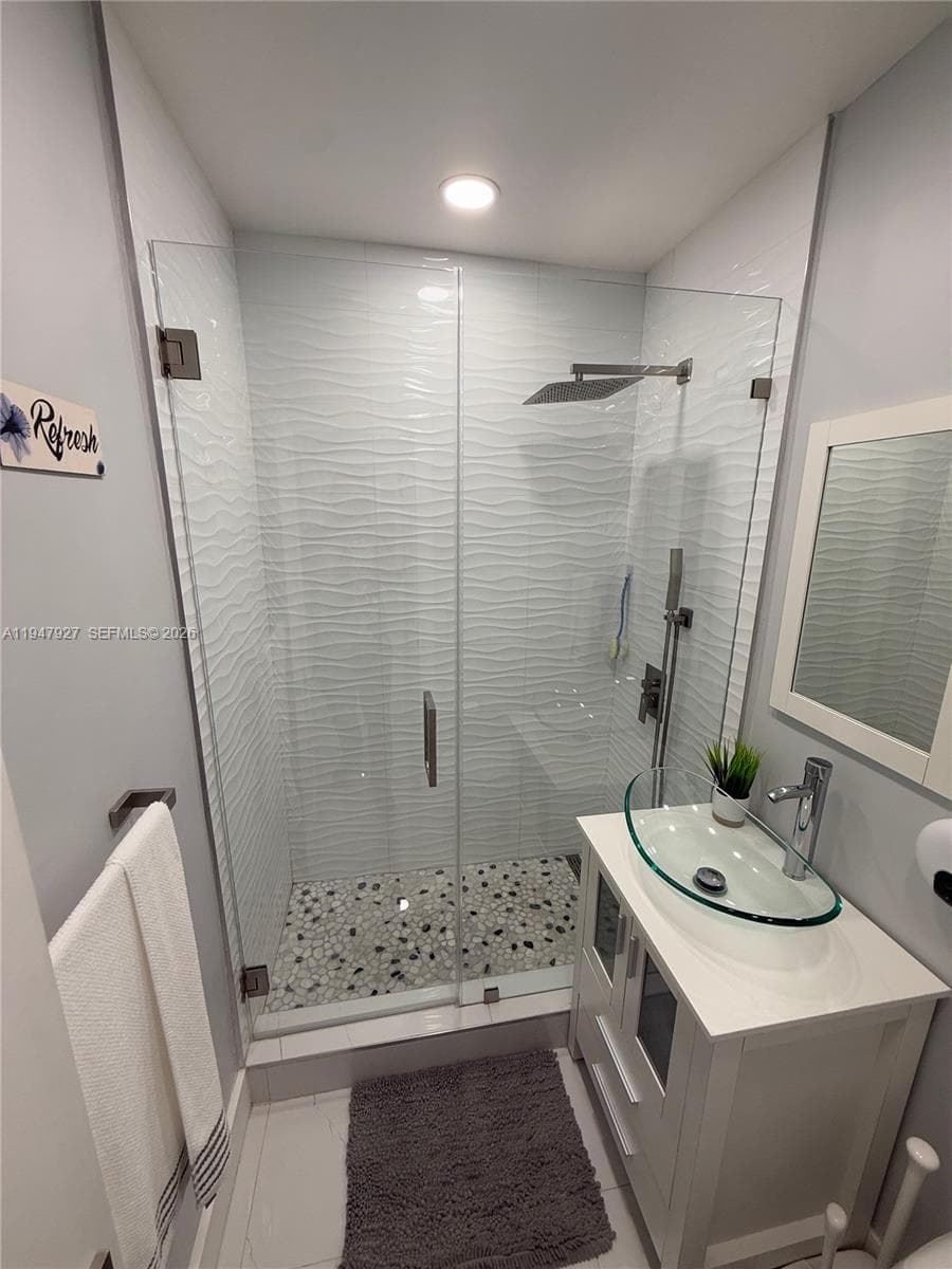 380 W 41st St, Hialeah FL 33012 — 17