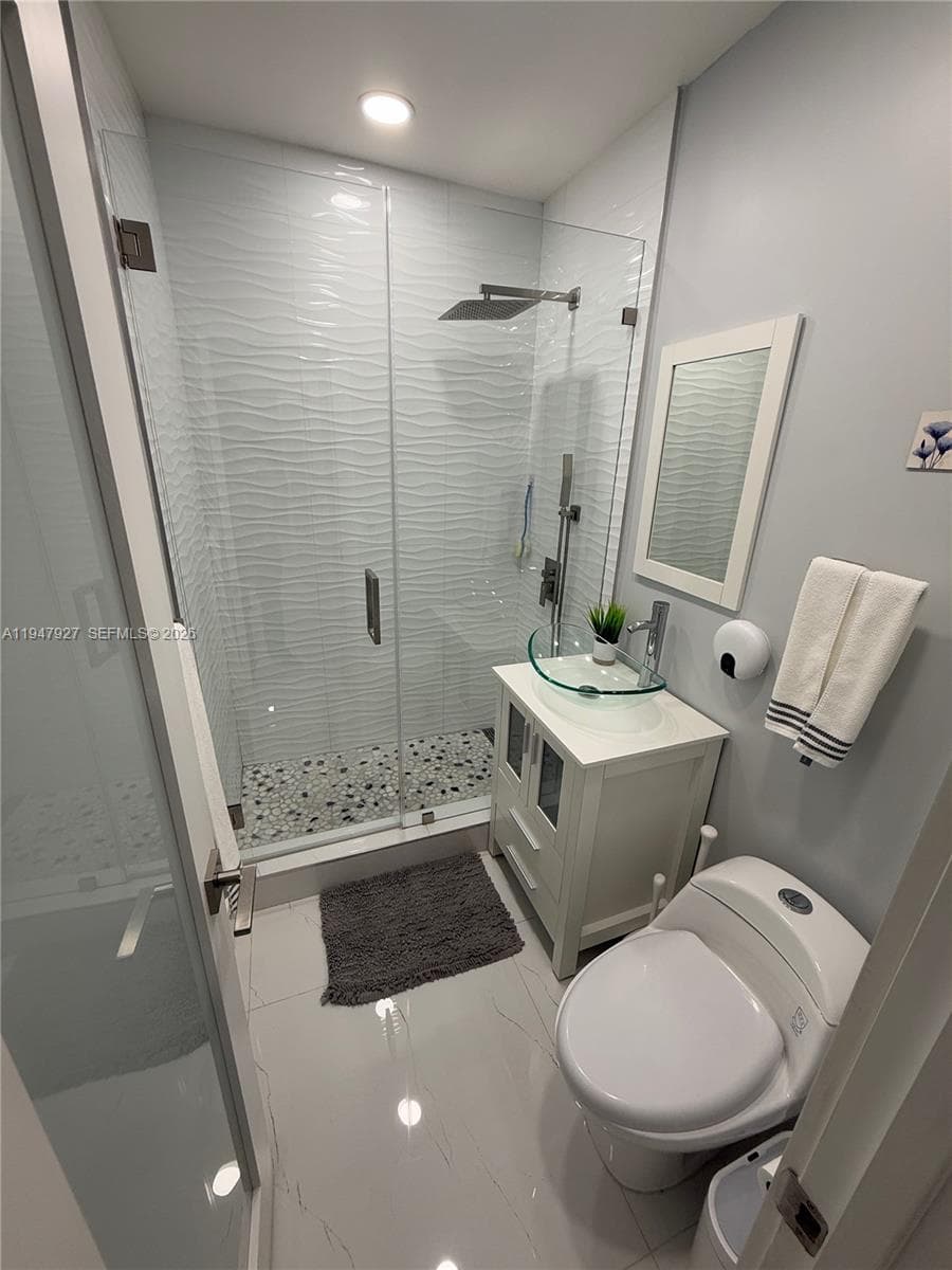 380 W 41st St, Hialeah FL 33012 — 16