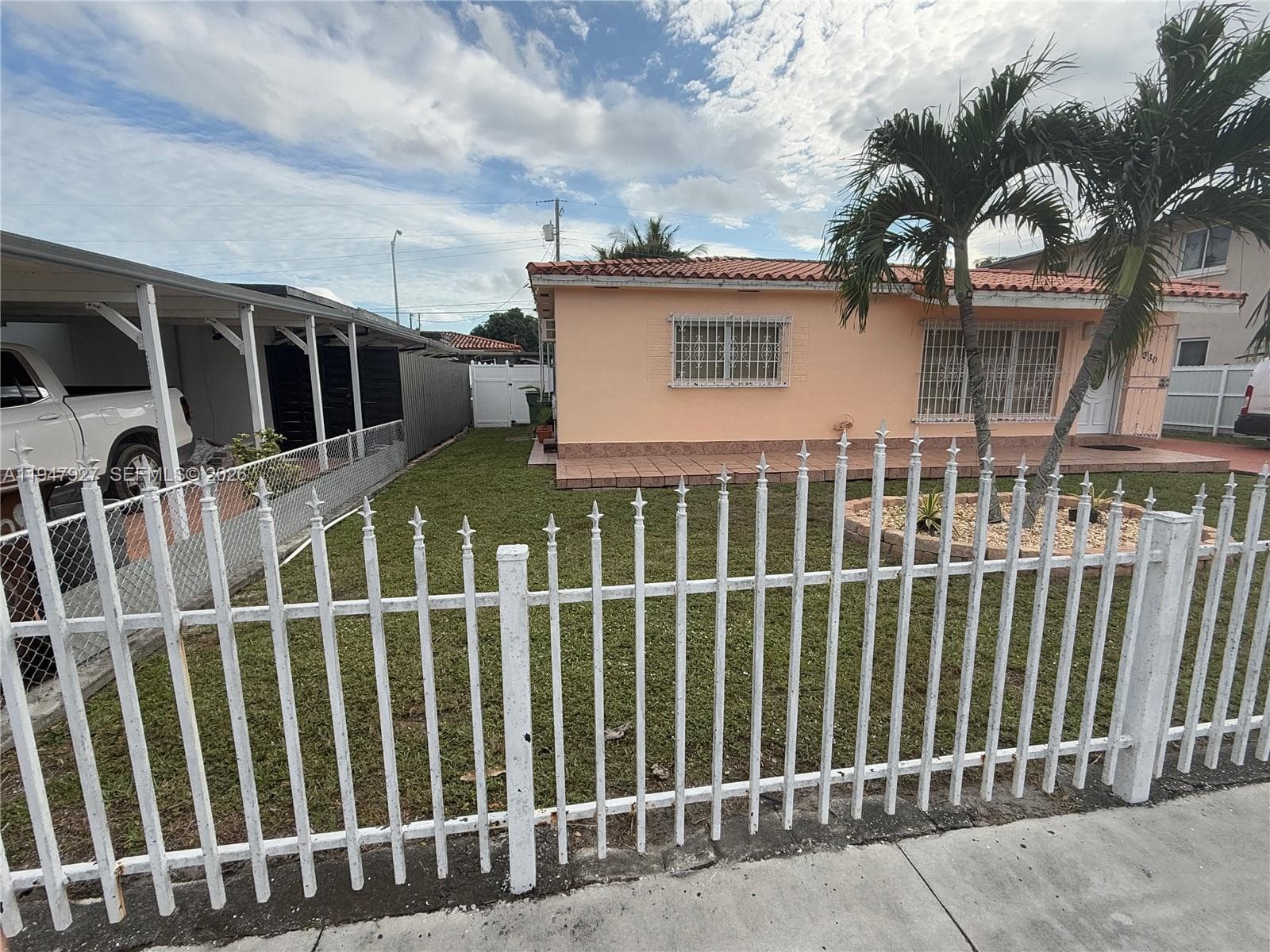 380 W 41st St, Hialeah FL 33012 — 3