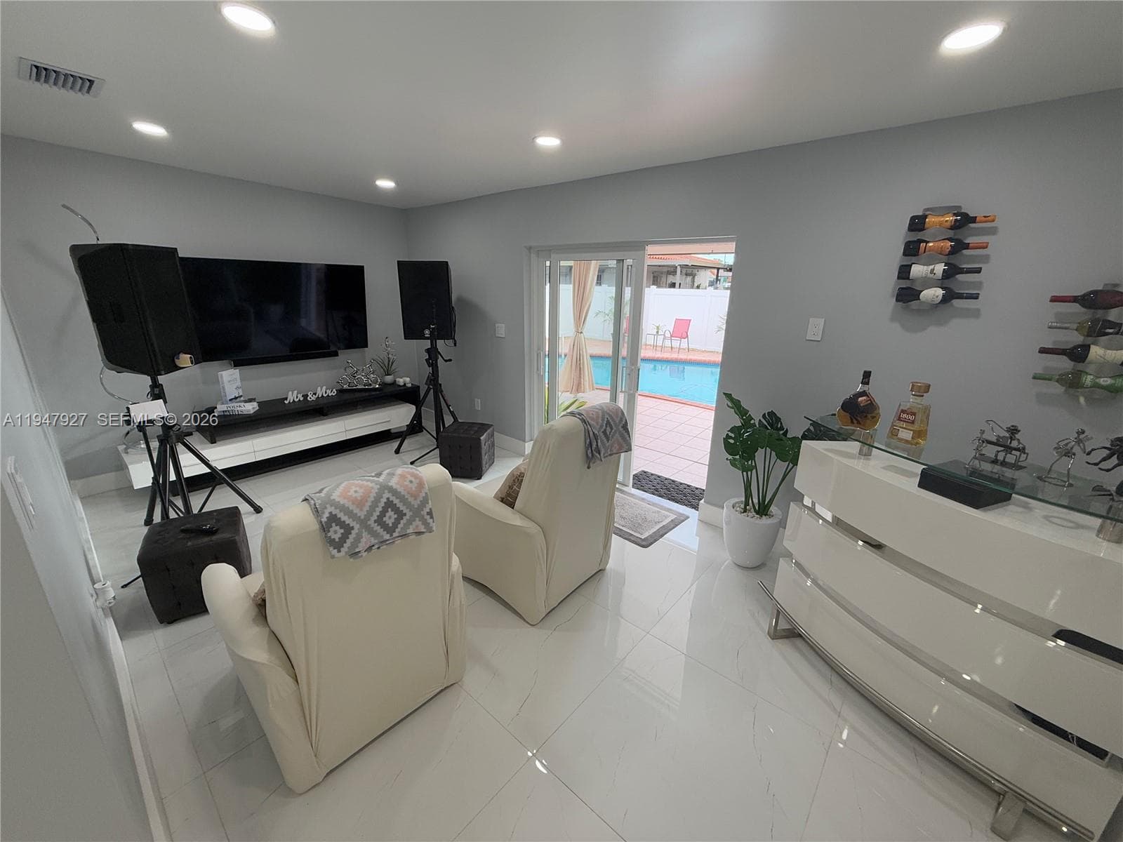 380 W 41st St, Hialeah FL 33012 — 32