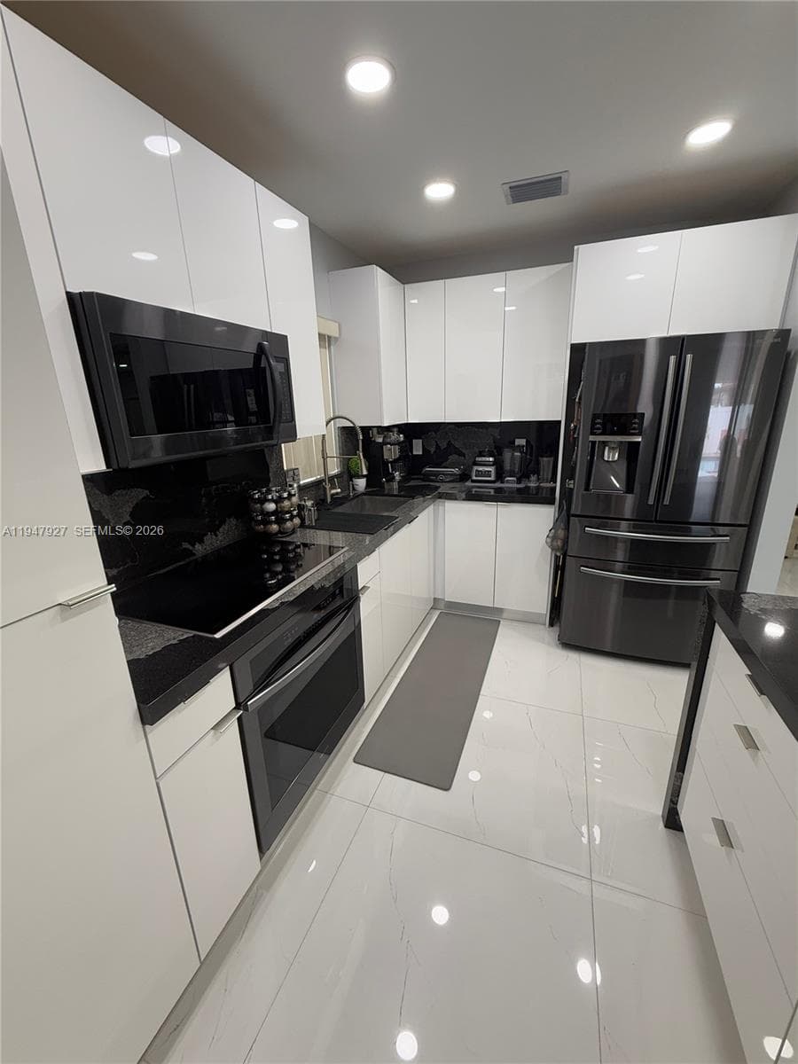 380 W 41st St, Hialeah FL 33012 — 28