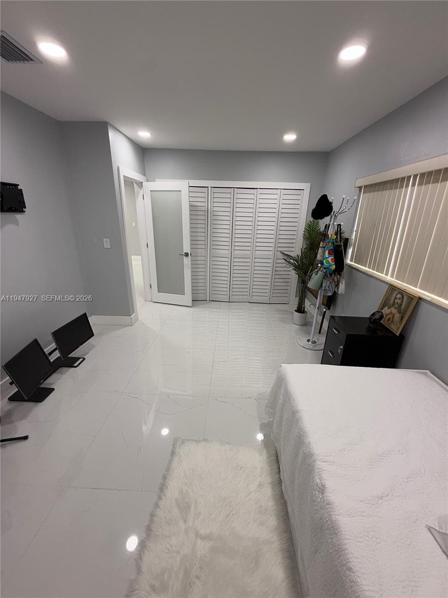 380 W 41st St, Hialeah FL 33012 — 9