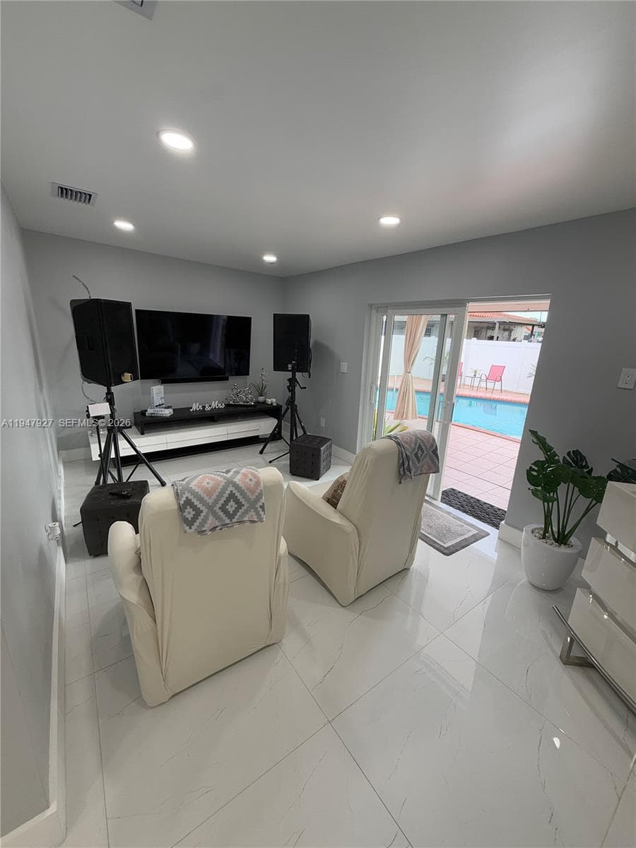 380 W 41st St, Hialeah FL 33012 — 33