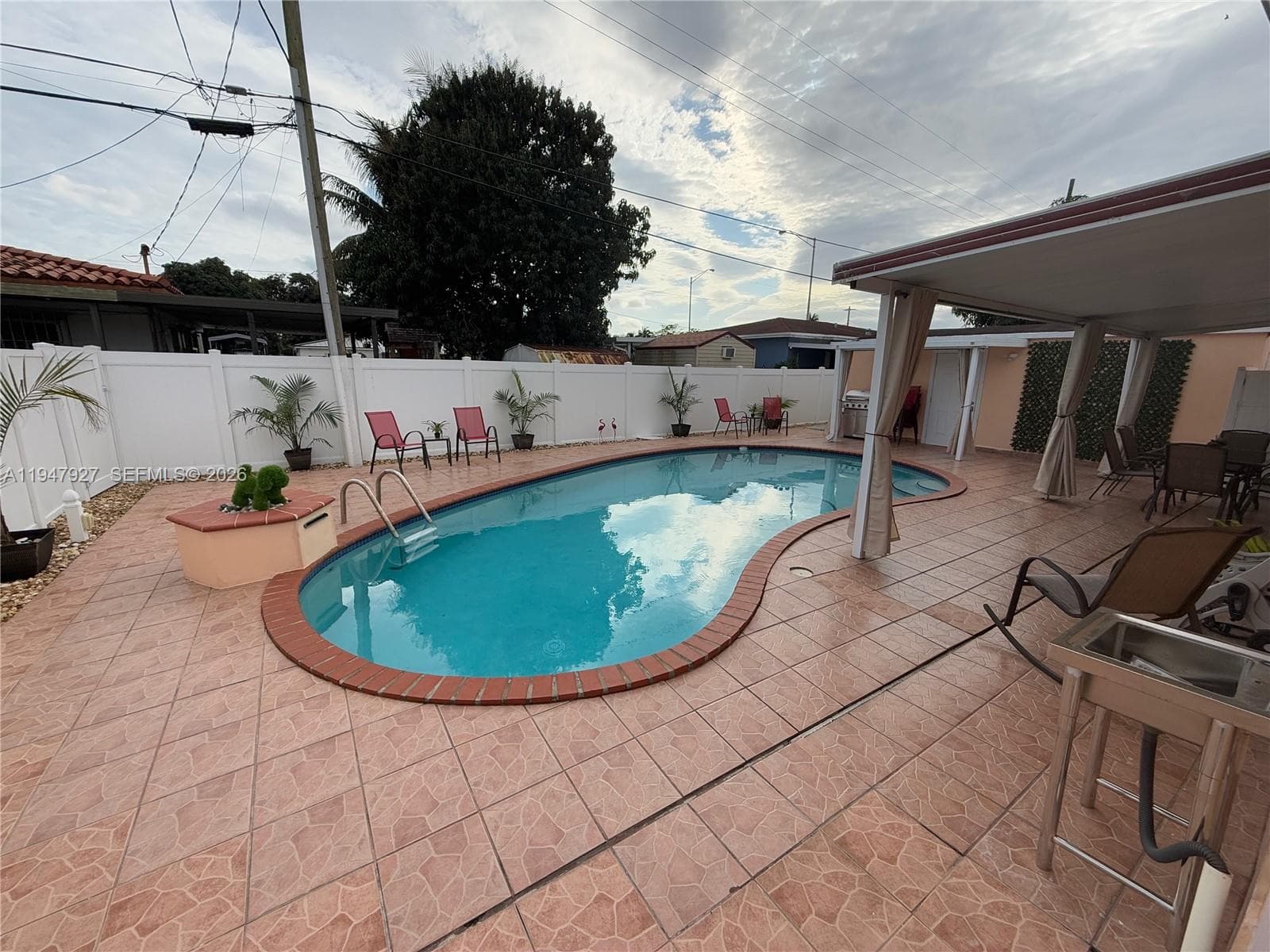 380 W 41st St, Hialeah FL 33012 — 37