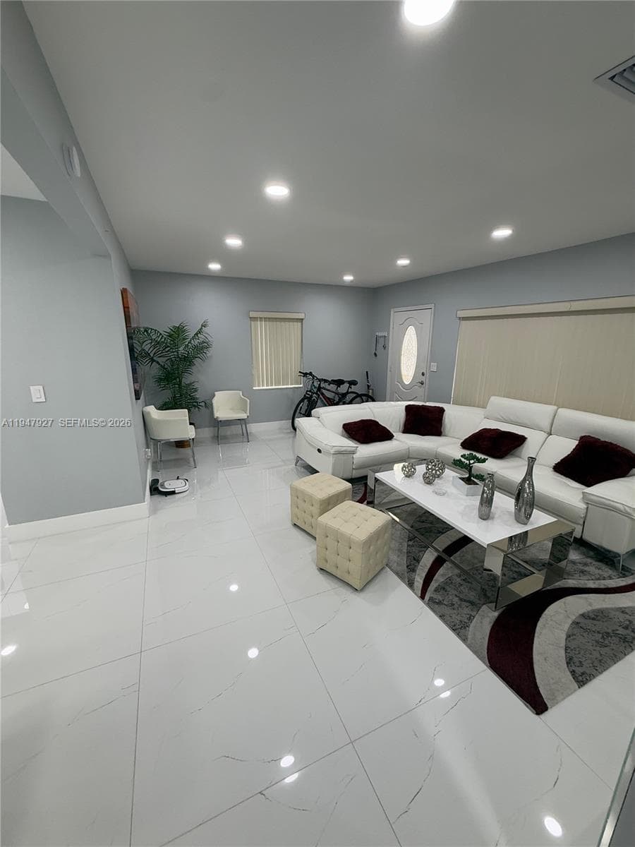 380 W 41st St, Hialeah FL 33012 — 19