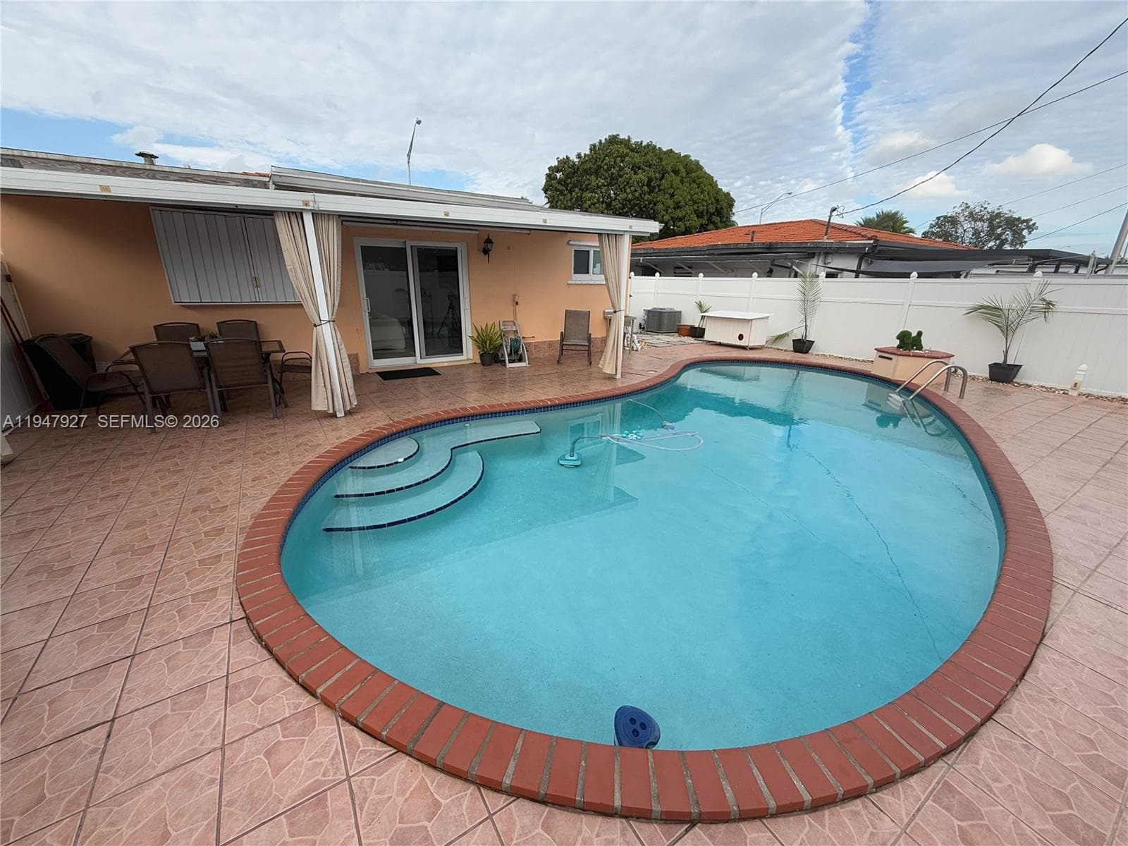 380 W 41st St, Hialeah FL 33012 — 40