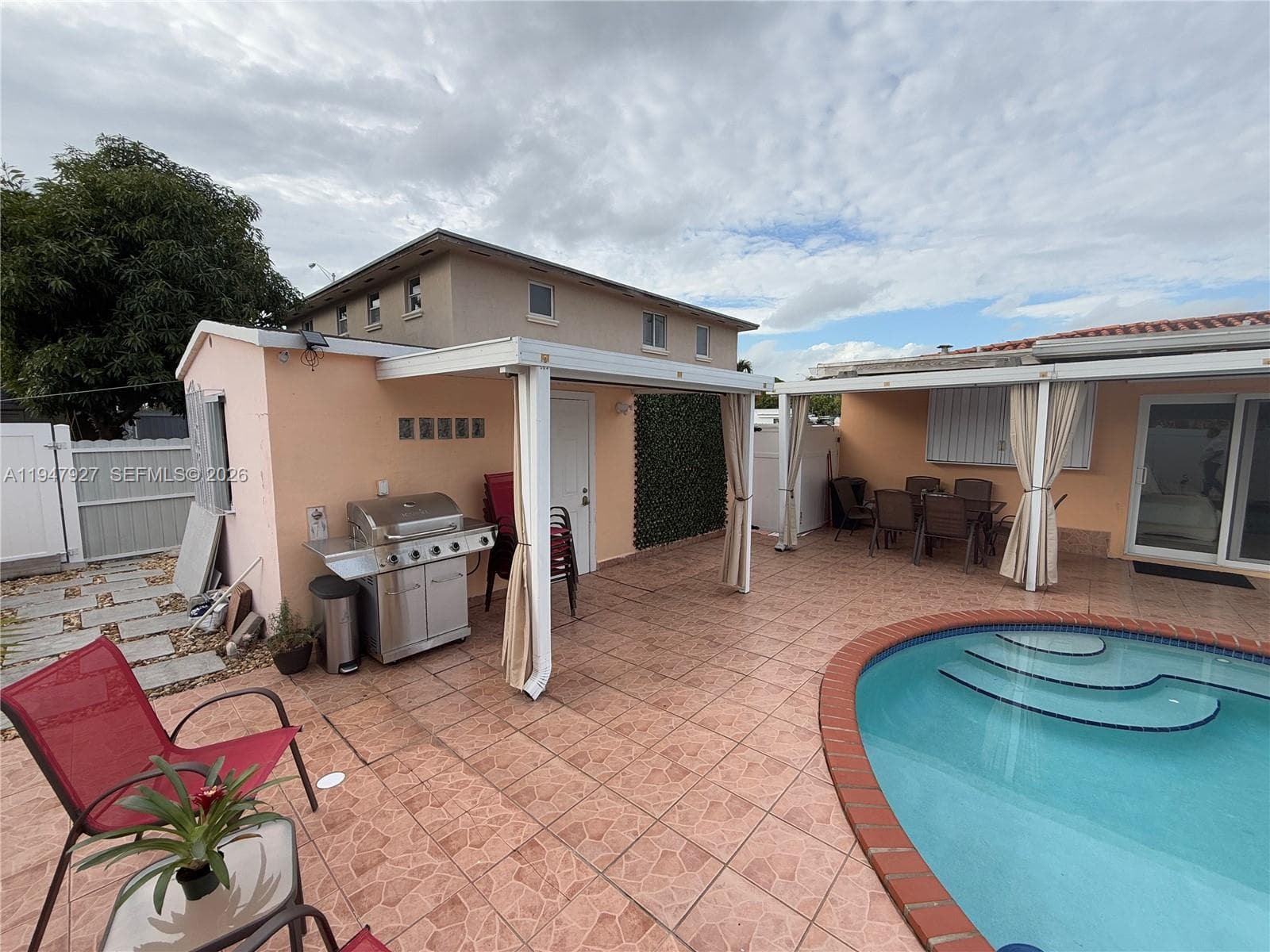 380 W 41st St, Hialeah FL 33012 — 39