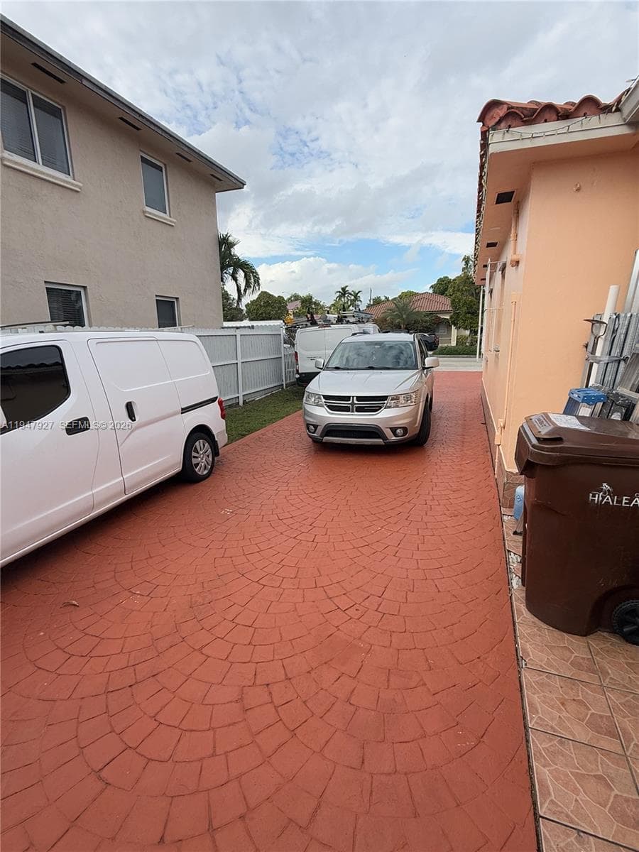 380 W 41st St, Hialeah FL 33012 — 4