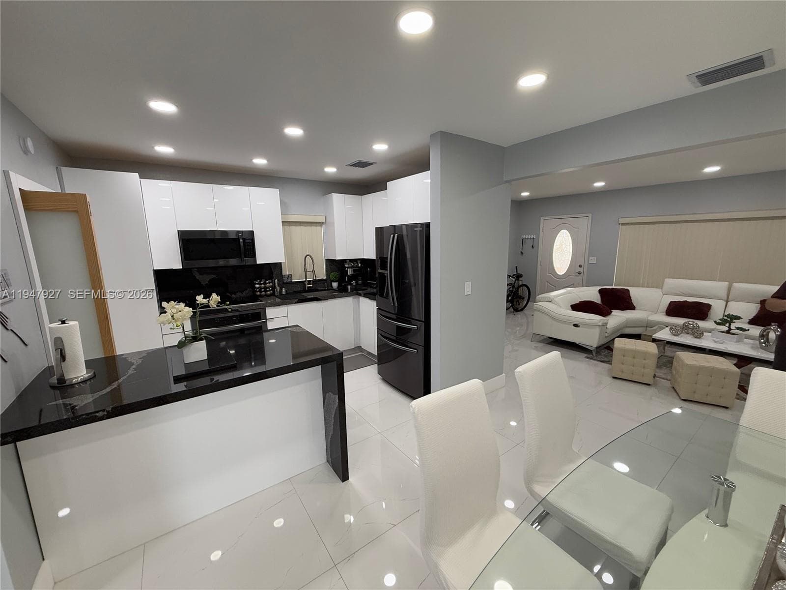 380 W 41st St, Hialeah FL 33012 — 25