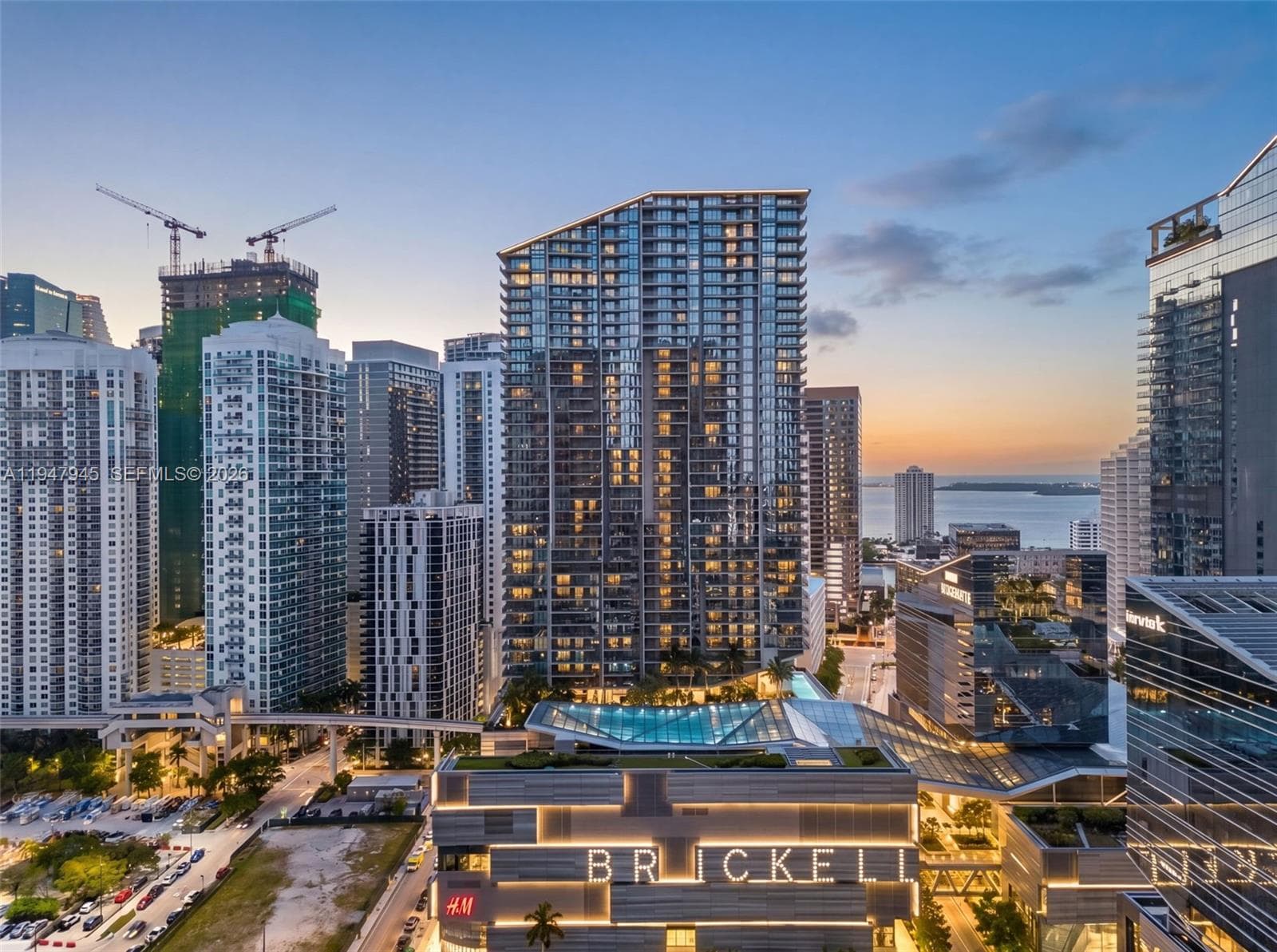 68 SE 6th St # 2110, Miami FL 33131 — 1