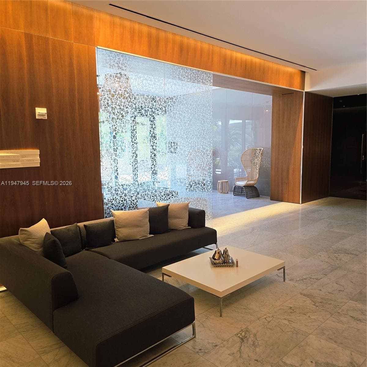 68 SE 6th St # 2110, Miami FL 33131 — 24
