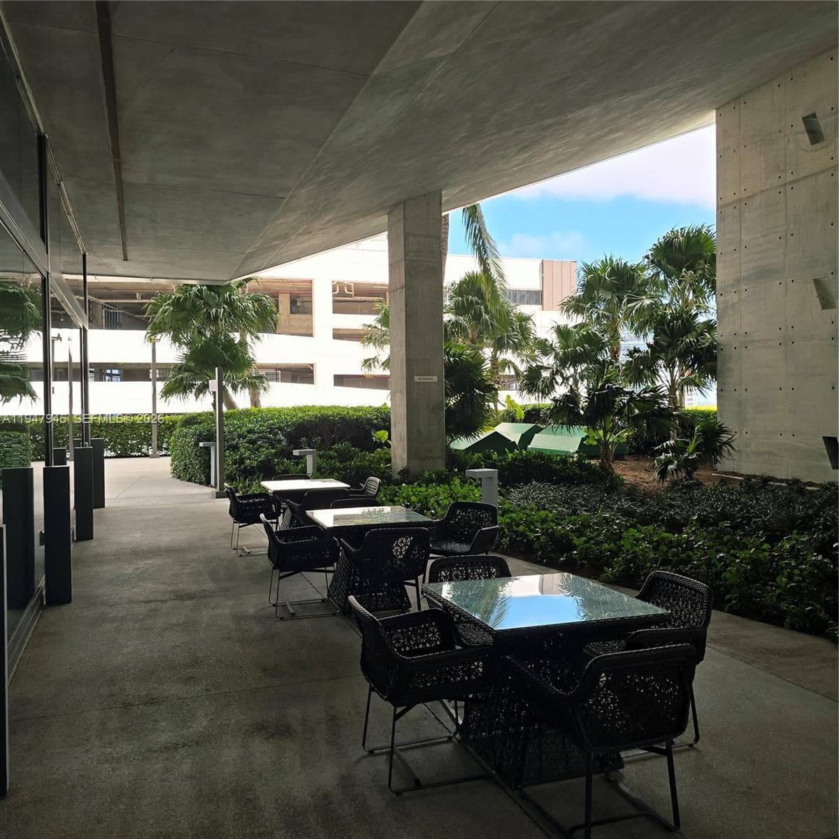 68 SE 6th St # 2110, Miami FL 33131 — 33