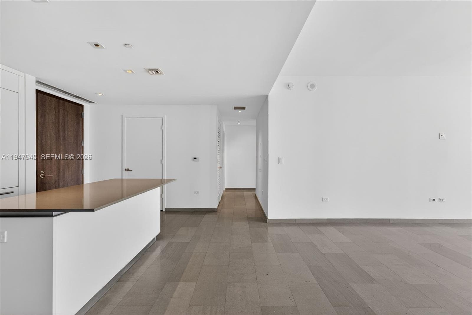 68 SE 6th St # 2110, Miami FL 33131 — 11