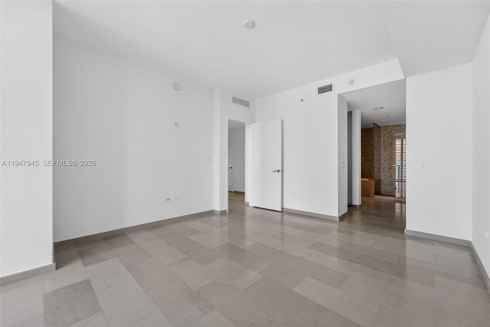 68 SE 6th St # 2110, Miami FL 33131 — 19