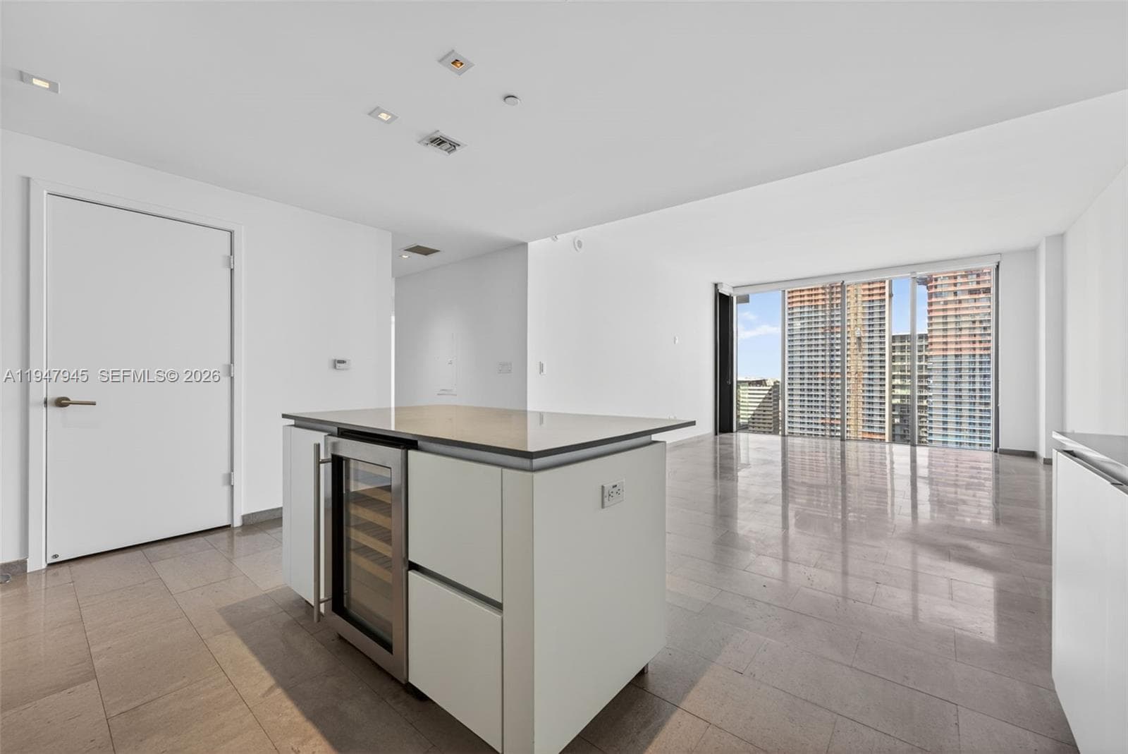 68 SE 6th St # 2110, Miami FL 33131 — 4