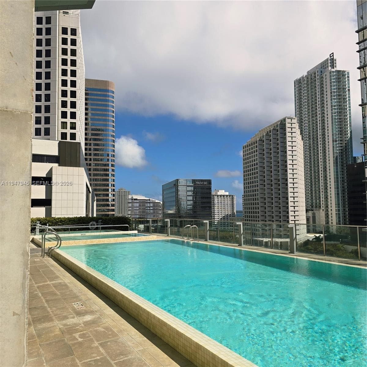 68 SE 6th St # 2110, Miami FL 33131 — 25