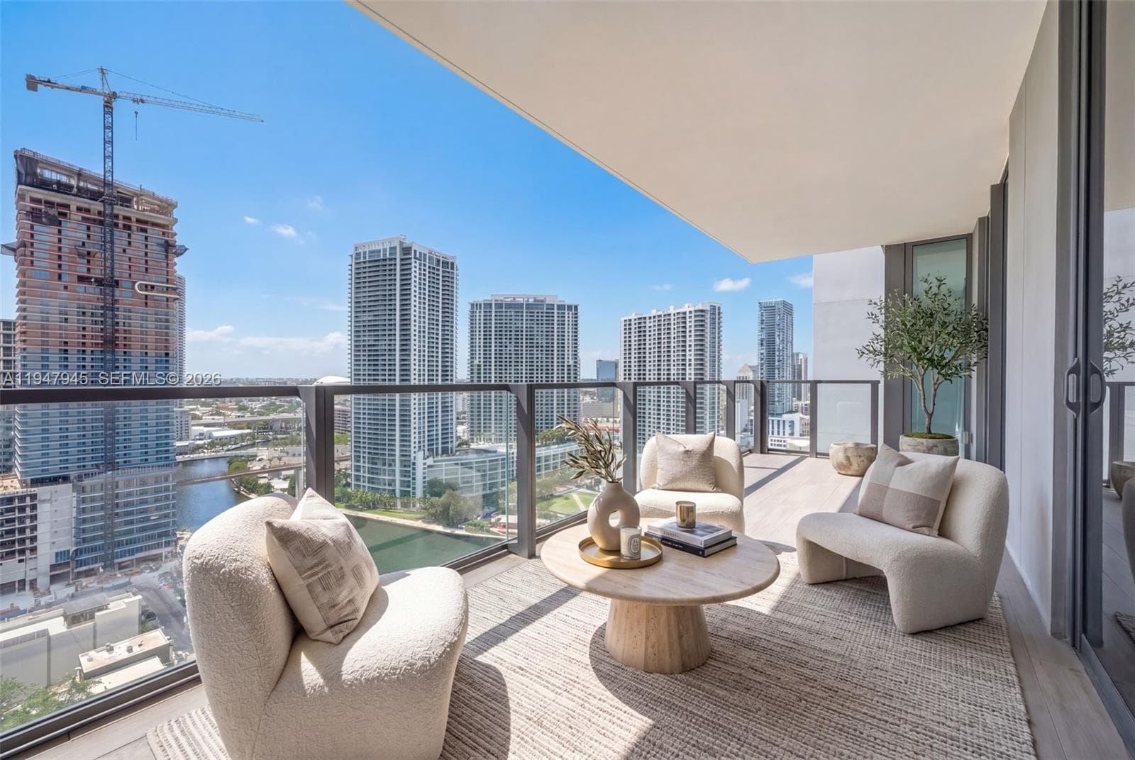 68 SE 6th St # 2110, Miami FL 33131 — 21
