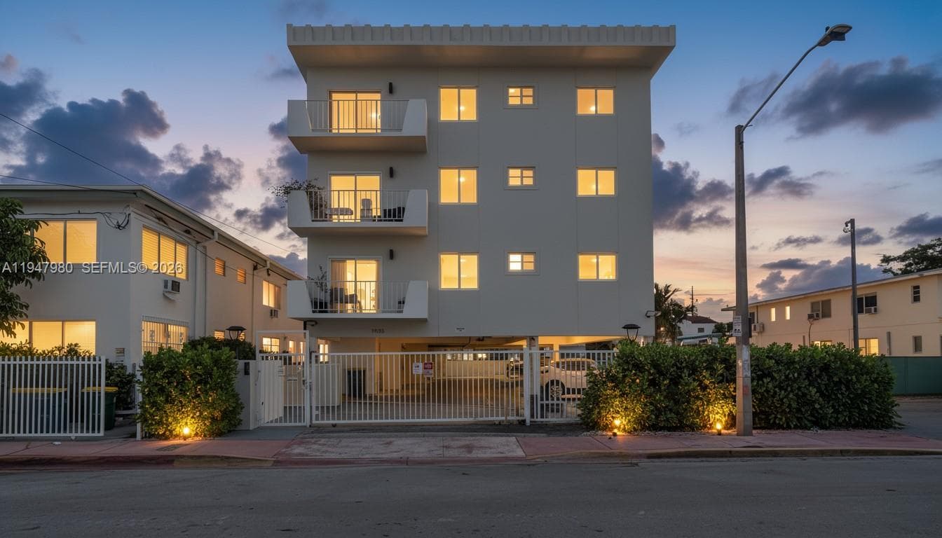 7925 Carlyle Ave # 402, Miami Beach FL 33141 — 16