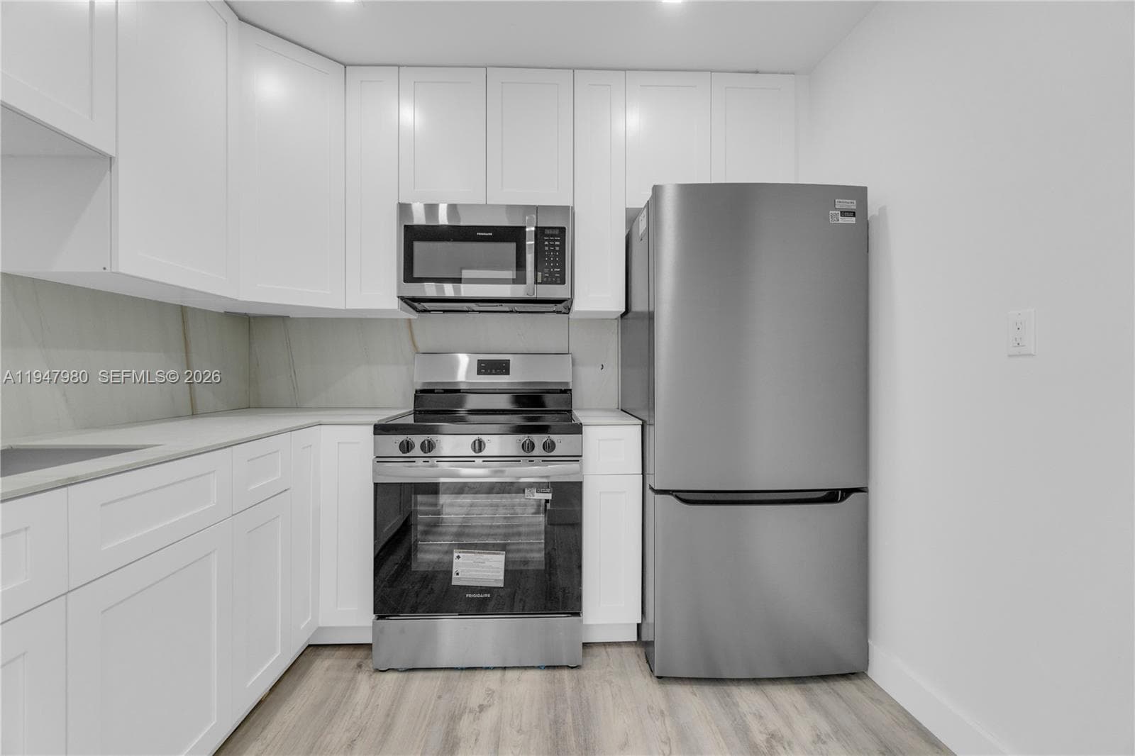 7925 Carlyle Ave # 402, Miami Beach FL 33141 — 7