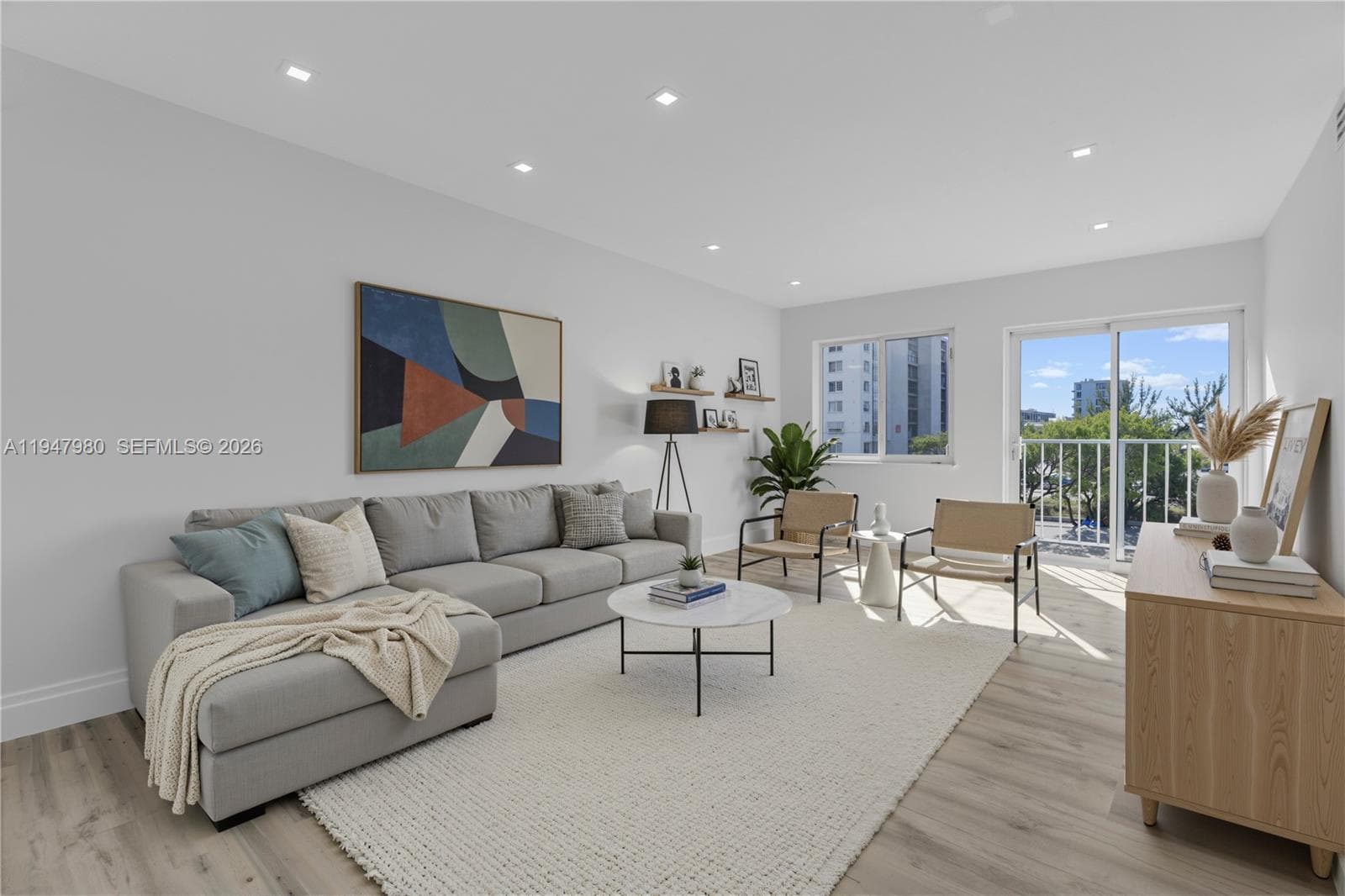7925 Carlyle Ave # 402, Miami Beach FL 33141 — 1